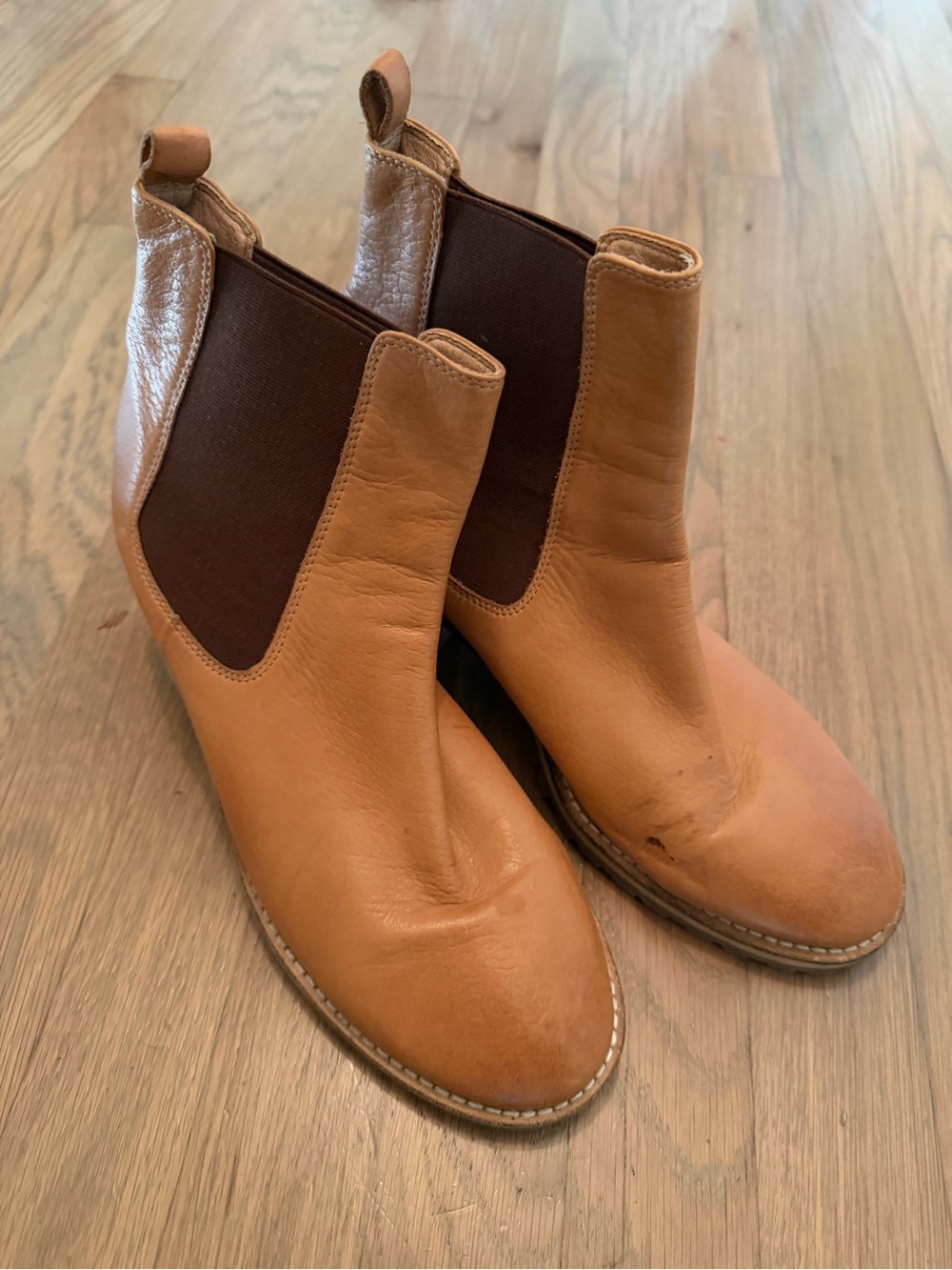 Women’s Chelsea Ankle Boots in Tan Leather